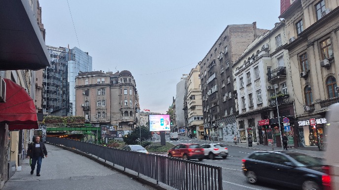 Pretežno oblačno, lokalno kiša